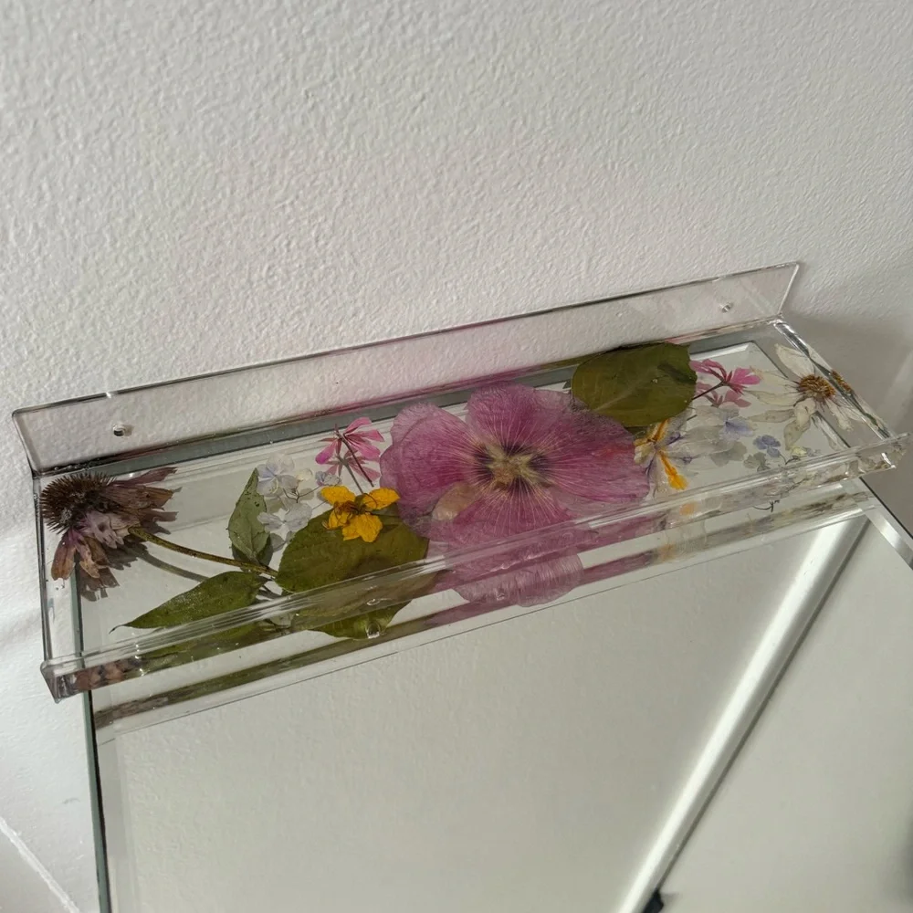 Acrylic floating shelf with real hand picked and pressed flower design - Picture 6 of 6